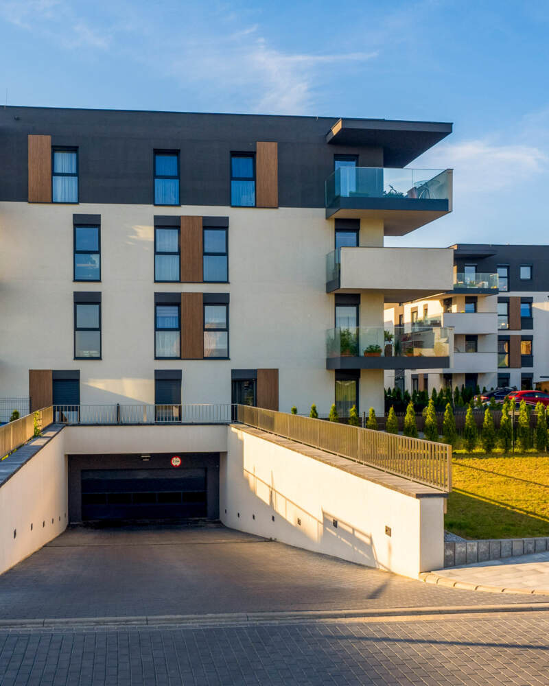 Zdjęcie - wjazd do garażu podziemnego na terenie osiedla Nowy Sikornik